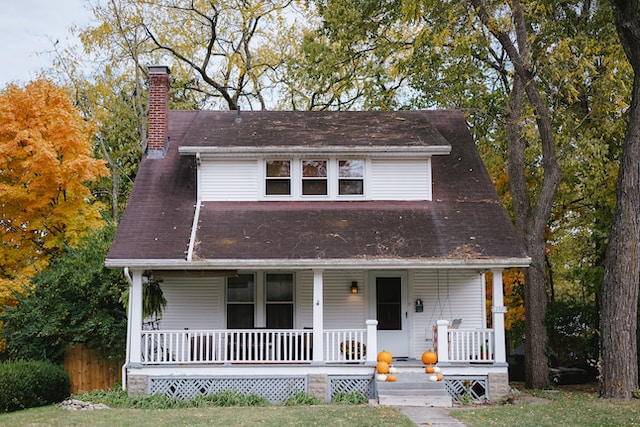 imagen de una casa prefabricada por fuera de color blanco